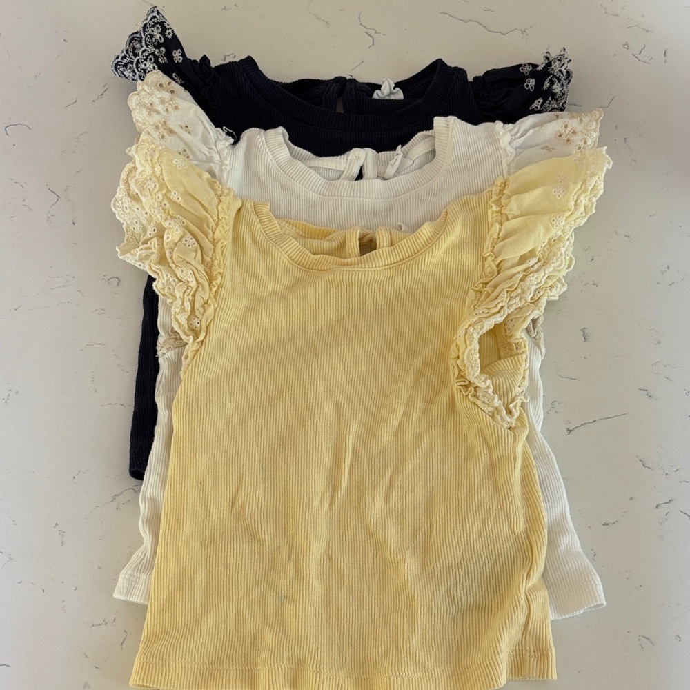 Bundling 3 eyelet gap t shirts